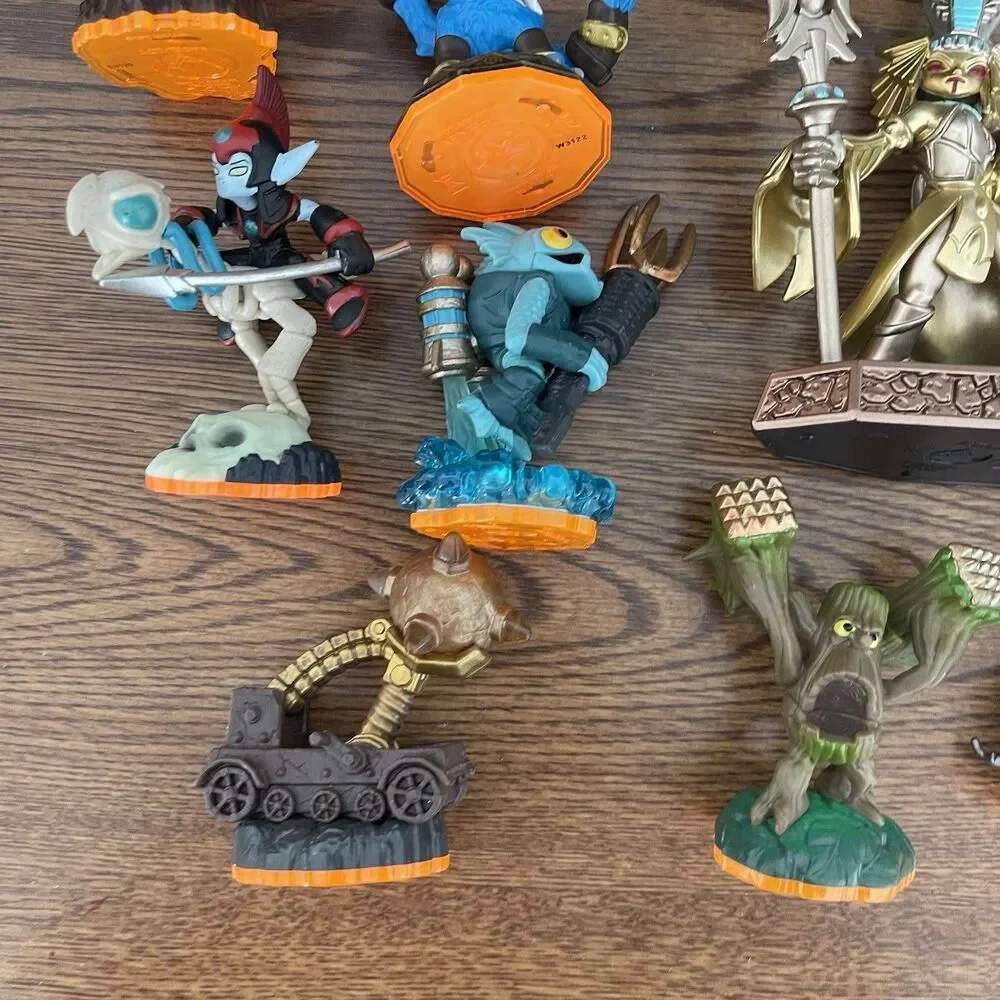 Skylanders Giants Lot 10 Figures, Portal Of Power,  Xbox 360 Game